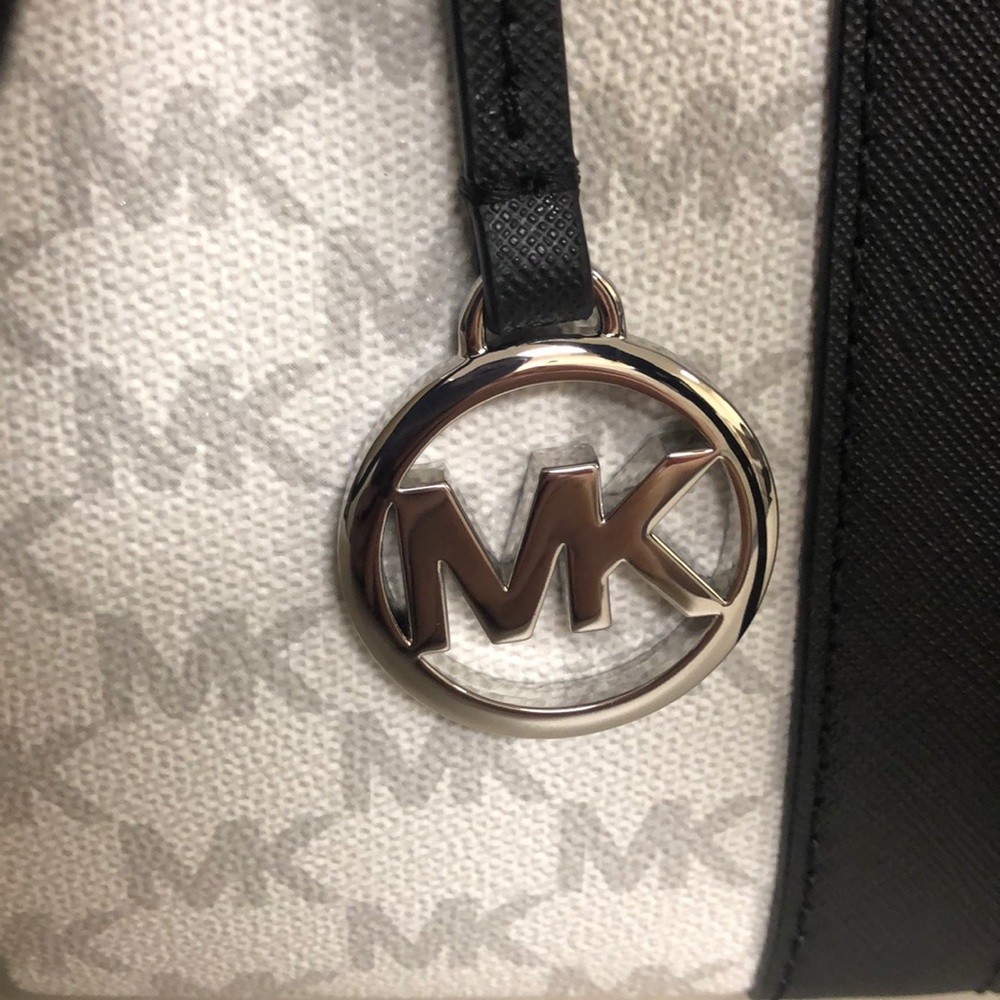 SOLD NWT Michael Kors Dillon TZ small handbag - Picture 4 of 11